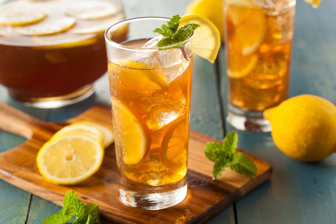 Homemade Iced Tea with Lemons